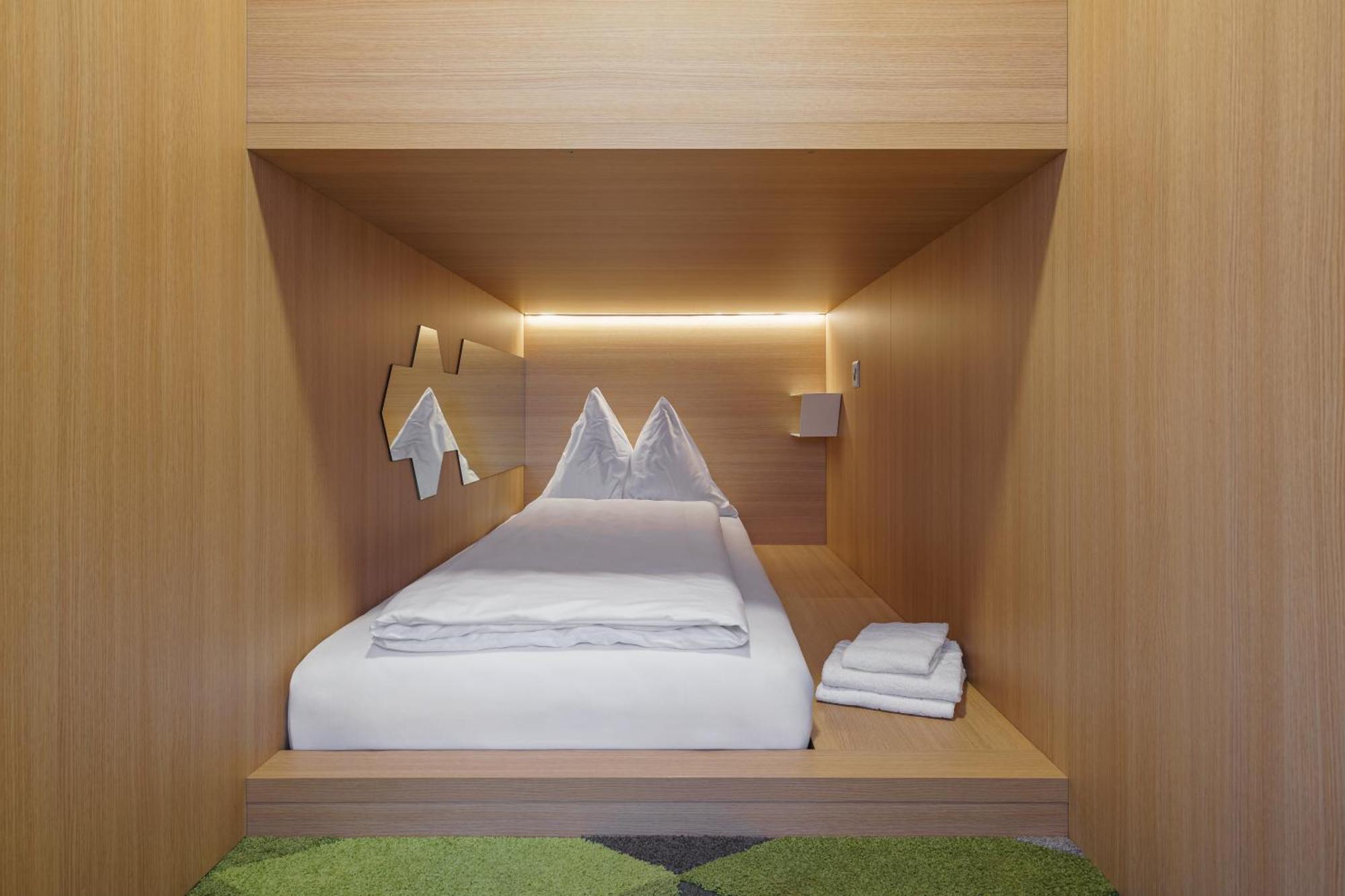 The Lab Capsule Hotel Thun Eksteriør billede